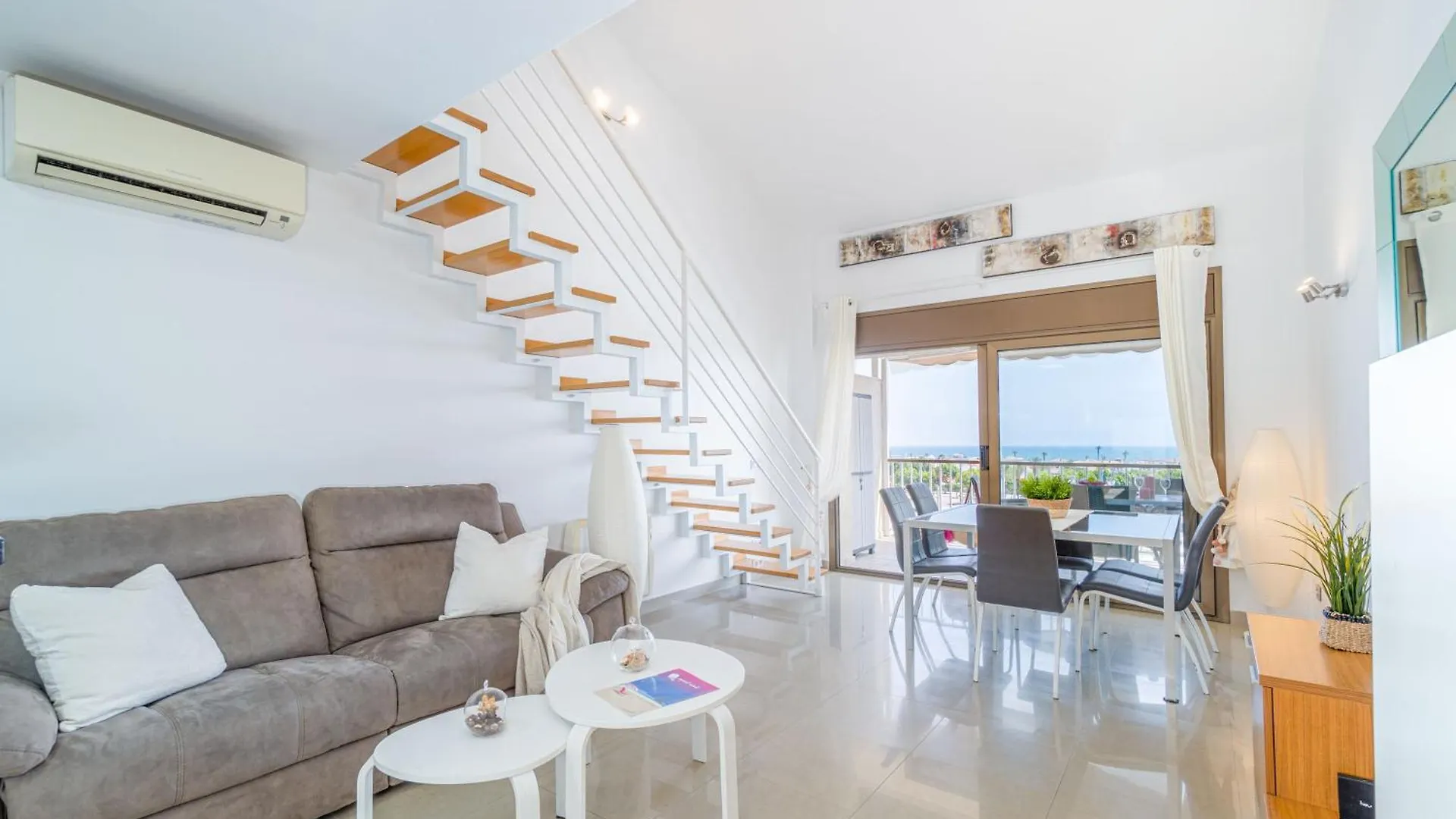 Apart-Rent Penthouse Port Grec 0160 location