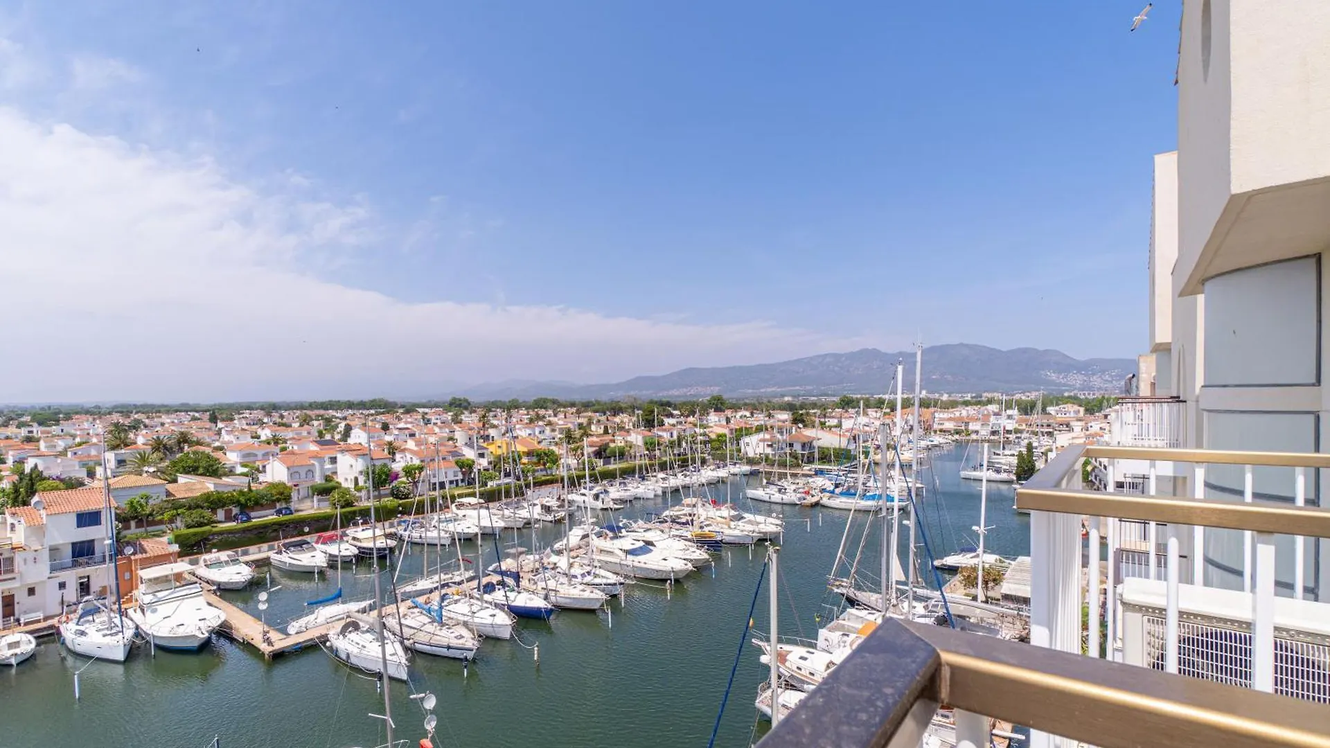 Apart-Rent Penthouse Port Grec 0160 Empuriabrava Appartamento